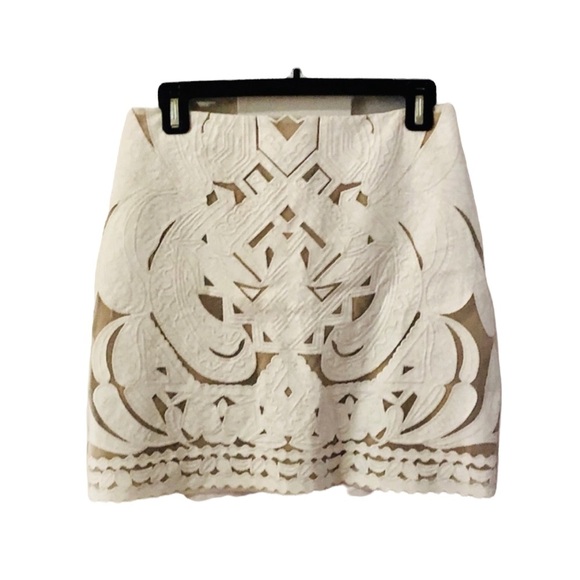 NWT BEBE Women’s White and Tan Cut-Out Patterned Mini Skirt - Picture 1 of 4